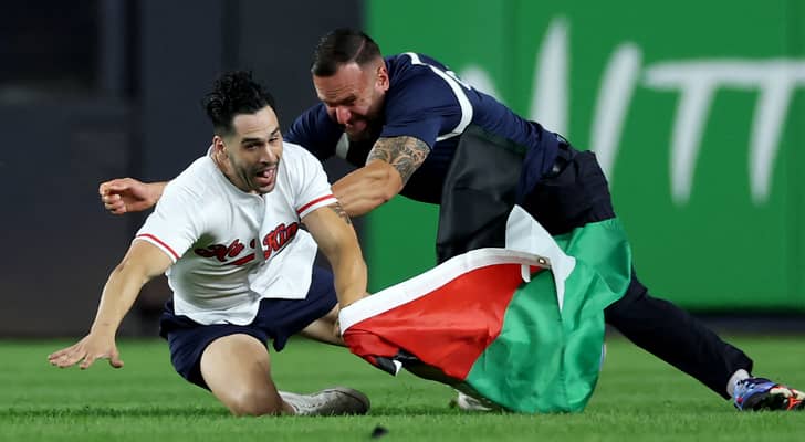 Palestinian flag-waving fan removed from 9/11 anniversary game