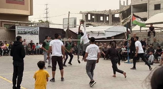 Gaza children play volleyball amid rubble