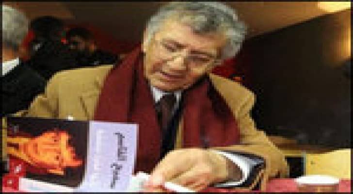 اعلاميون ينعون الشاعر الفلسطيني الراحل " سميح القاسم " .. فيديو