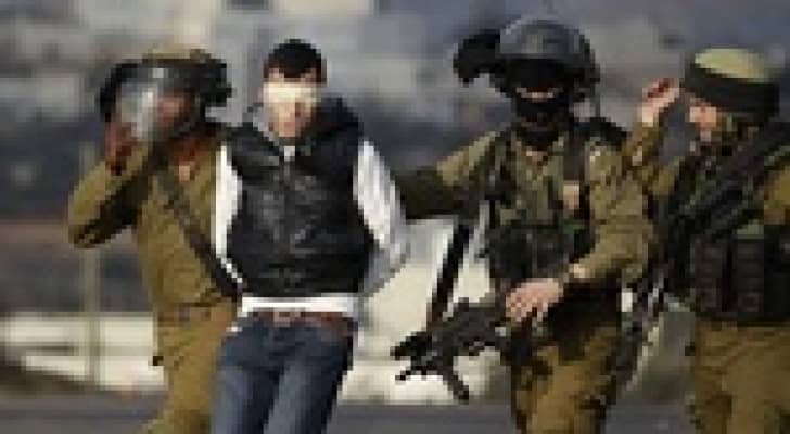 جيش الاحتلال يعتقل 5 فلسطينيين بالضفة الغربية