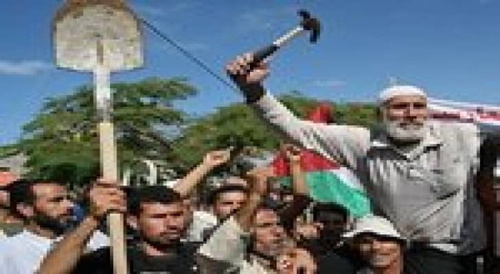 عدد العاطلين عن العمل في غزة يتجاوز 160 الف