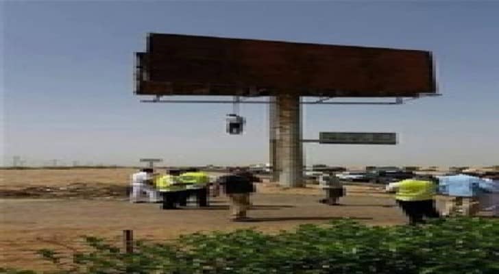 مصر: سائق يشنق نفسه على لوحة إعلان .. صورة