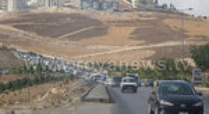 بالصور : أزمة مرورية خانقة في عبدون نتيجة حادث سير