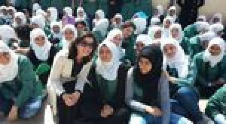 بالفيديو والصور : فرحة العيد كنموذج تعليمي واجتماعي في مدرسة " الشفاء بنت عوف "