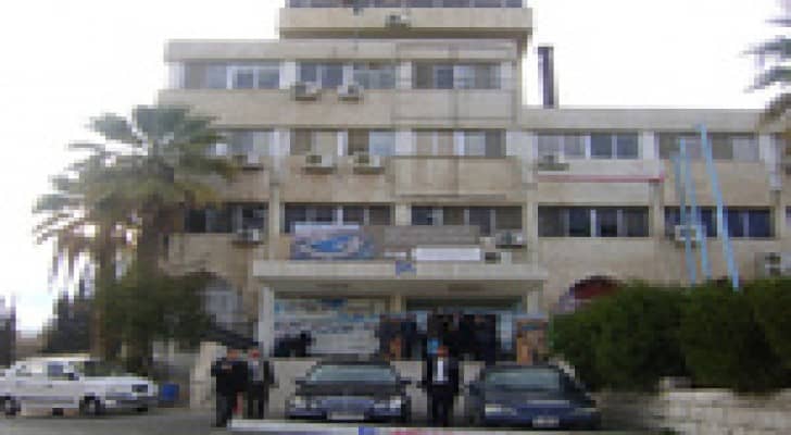 النقابات المهنية تتبرع بـ(150) دينار لبناء 100 كرفان في غزة