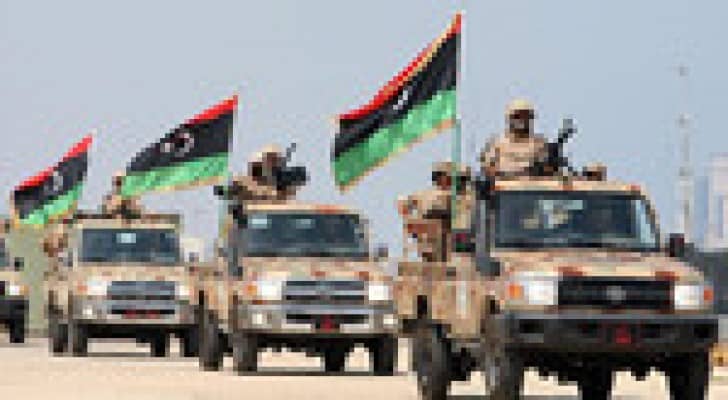 عشرات القتلى والجرحى في مواجهات بطرابلس وبنغازي