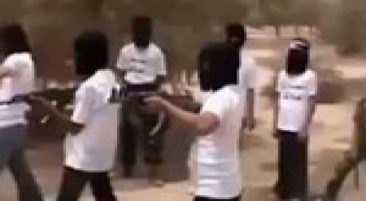 داعش يدرب أطفال الرقة على القتال .. فيديو