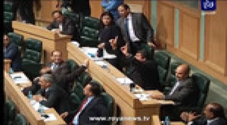 اقعدي يا هند .. تشعل مواقع التواصل الاجتماعي