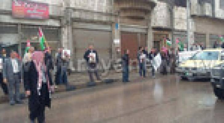 ذوو بني ارشيد يعتصمون امام الديوان الملكي .. صور