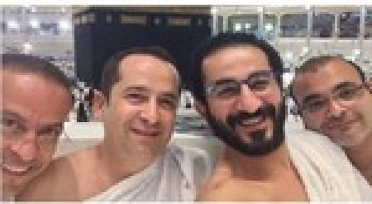 أول ظهور للفنان أحمد حلمي في العمرة ..صور