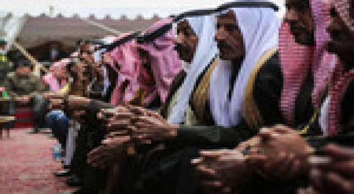 الملك يزور البادية الجنوبية ويلتقي شيوخها .. صور