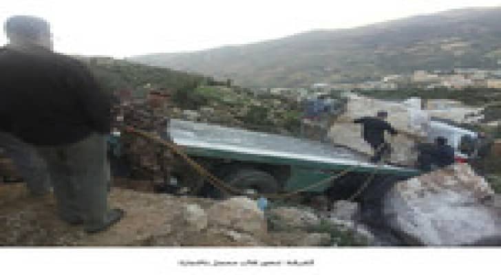كفرنجة: تدهور قلاب محمل بالحجارة