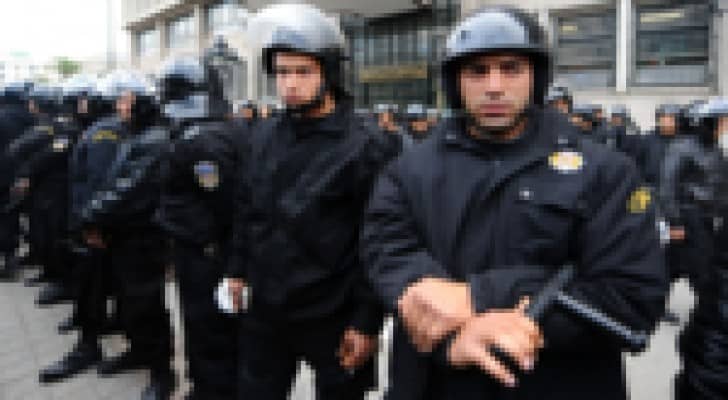 الأمن يطلق الغاز جنوبي تونس لتفريق محتجين على إعلان استباقي لحملة السبسي بفوزه