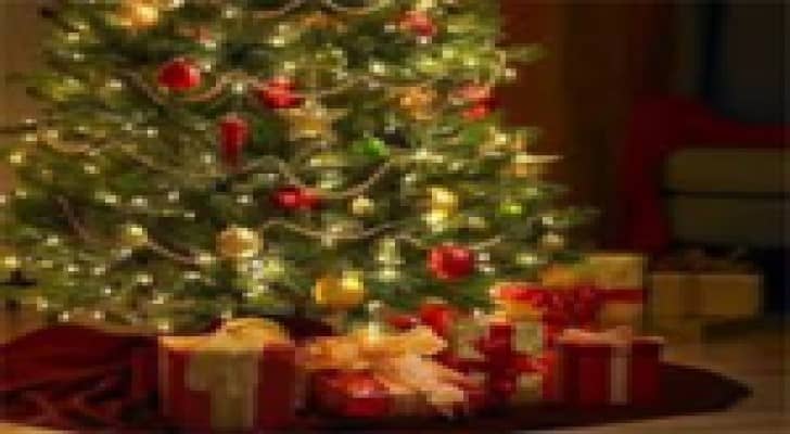 الاحتفال باضاءة شجرة الميلاد في كنيسة الروم الكاثوليك بالزرقاء
