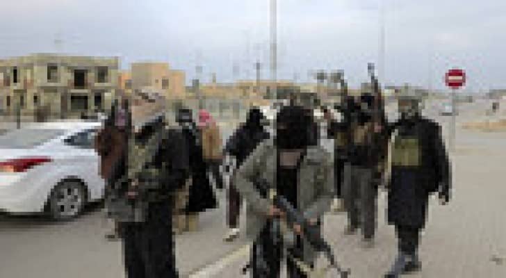 خلاف بين متطرفي داعش الارهابي يسفر عن مقتل العشرات من عناصره
