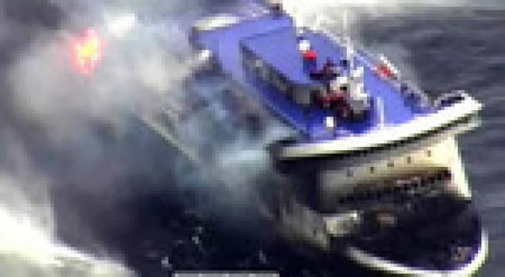 سلطات إيطالية: ارتفاع ضحايا العبارة المحترقة إلى 10 أشخاص