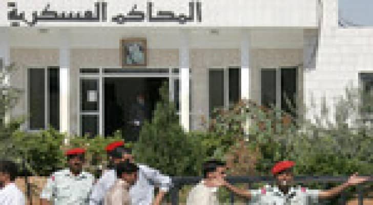 الحكم على 3 شبان رفعوا شعار رابعة بالحبس 6 أشهر