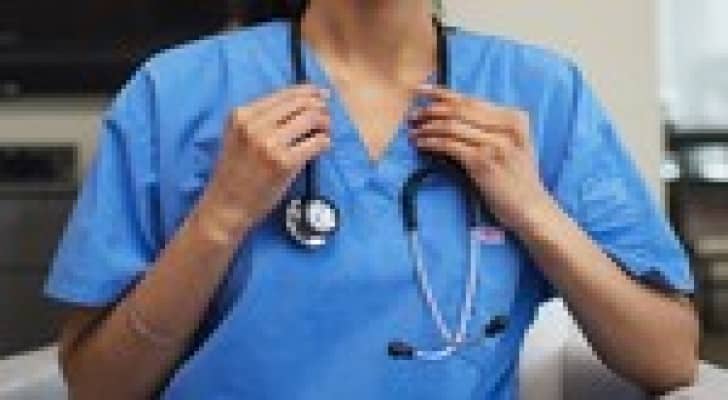 دراسة صادمة.. ملابس الممرضات محملة بالجراثيم