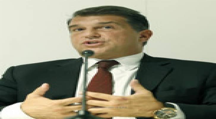 لابورتا يخطط لإعادة صانع الإنتصارات إلى برشلونة