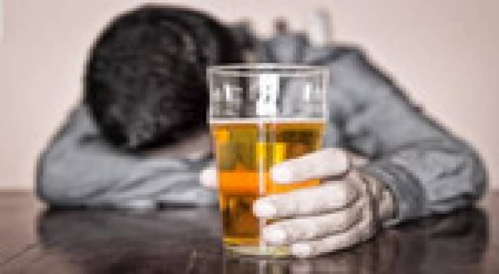 وفاة 6 اشخاص يوميا بتسمم الكحول