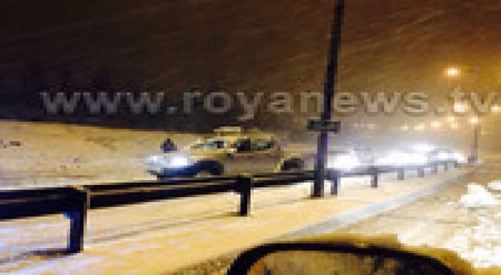 تجدد اغلاقات طرق بسبب تراكم الثلوج في المملكة
