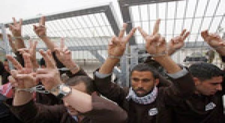 أهالي الأسرى بغزة ينظمون وقفة تضامنية مع ذويهم