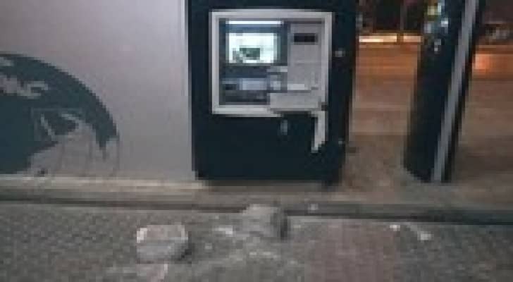القبض على مرتكبي محاولة سرقة الصراف الالي في عمان