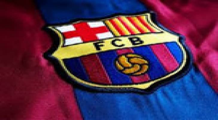 ميسي يقود برشلونة لاكتساح لاكورونا برباعية ويطارد الريال على القمة