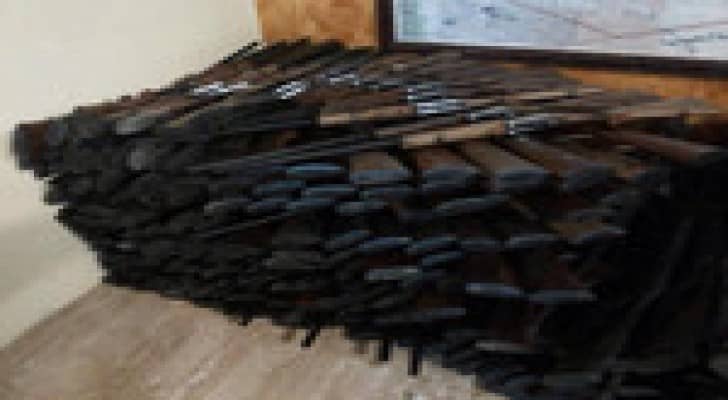 الجيش يحبط تهريب كميات كبيرة من الاسلحة.. صور
