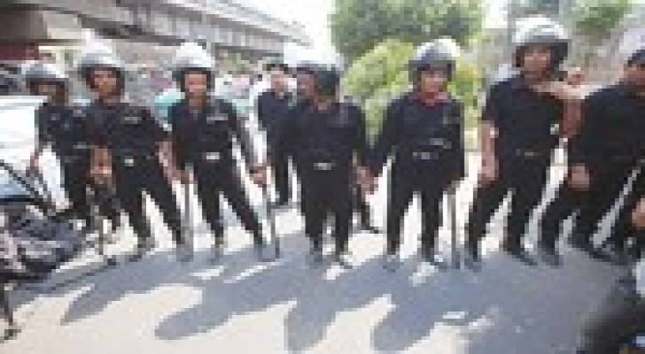 إصابة ضابطي شرطة إثر تفجير قنبلة بدائية الصنع شرقي القاهرة