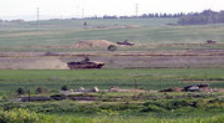 الاحتلال يطلق النار باتجاه المزارعين واراضيهم وسط قطاع غزة