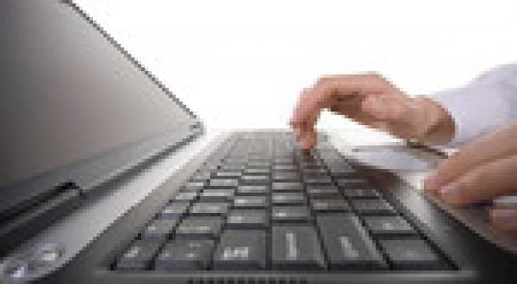 صيني يبتر رسغ إحدى يديه بسبب إدمانه الإنترنت