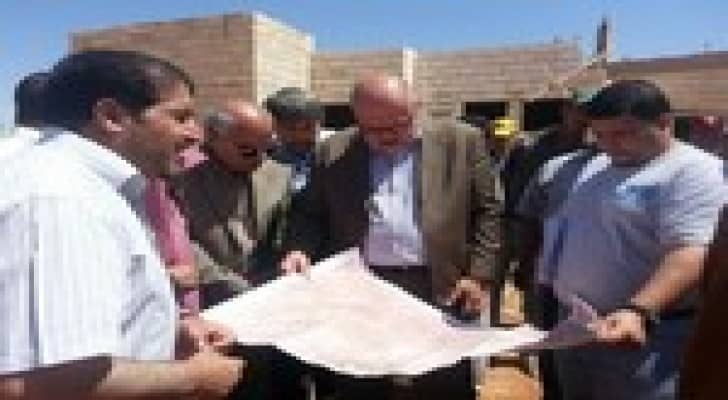 وزير الأشغال يتفقد عدة مشارع في الزرقاء والسلط
