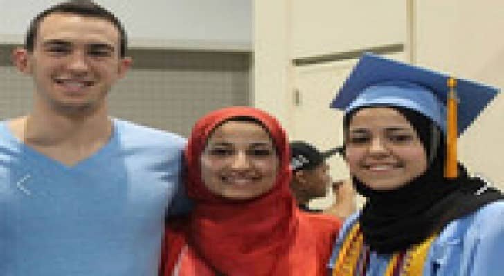 الشرطة الأمريكية: مقتل الفلسطينيين الثلاثة  لخلاف على مكان لتوقيف السيارات
