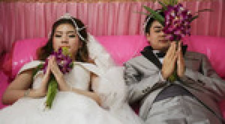 في تايلاند.. الحياة الزوجية تبدأ بتابوت الموتى