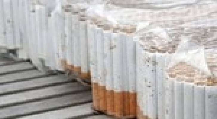 الجمارك تحبط عملية تهريب سجائر وبضائع مختلفة