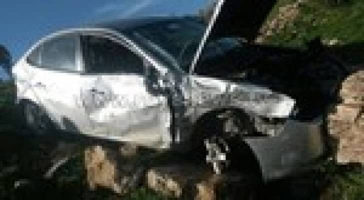 6 اصابات في حادث تصادم بإربد .. صور