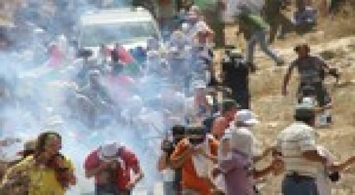 الضفة الغربية: عشرات الاصابات في الذكرى العاشرة لمسيرات "بلعين"
