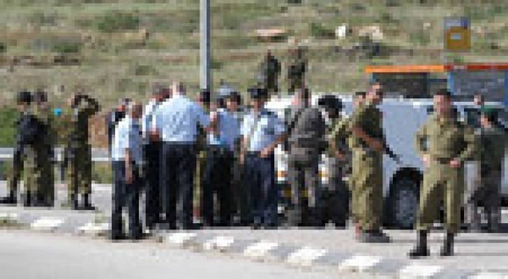 الاحتلال يغلق حاجز حوارة ومئات المركبات عالقة في المكان
