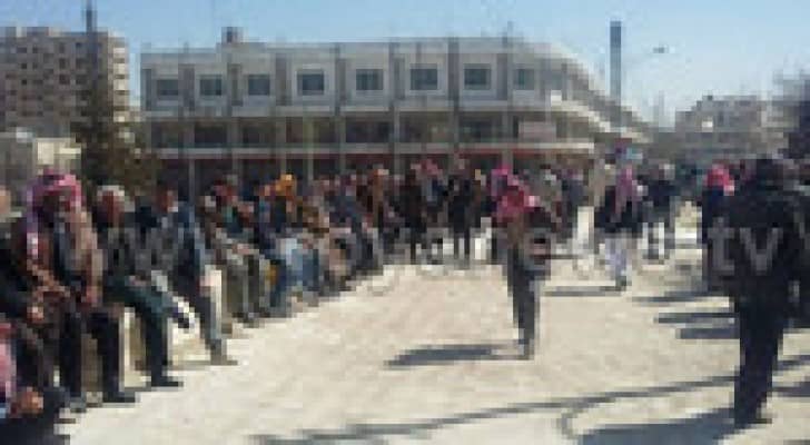 معتصمون يحاولون إقتحام مجلس النواب .. صور