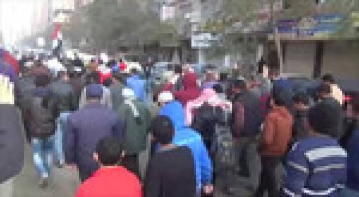 جرحى برصاص الحوثيين خلال تفريق تظاهرة رافضة لهم وسط اليمن