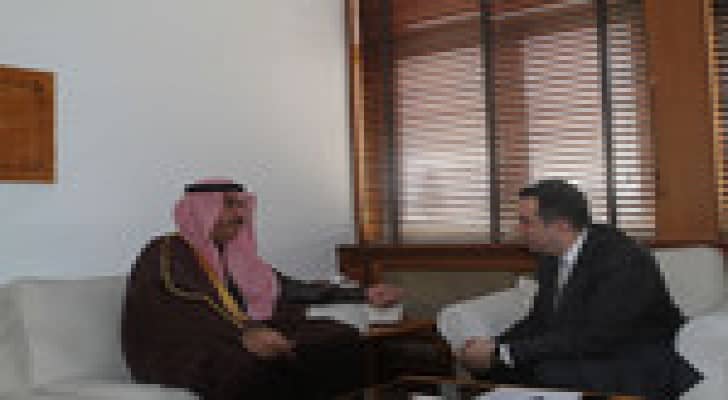 وزير التخطيط والتعاون الدولي يلتقي سفير المملكة العربية السعودية