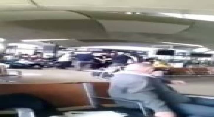 بالفيديو:مستوطنون يهود يمارسون "طقوسا دينية" في مطار الملكة علياء .. والمطار يوضح