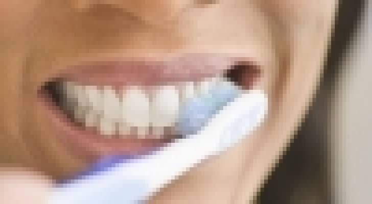 معتقدات خاطئة عن تنظيف الأسنان قد تضر بها