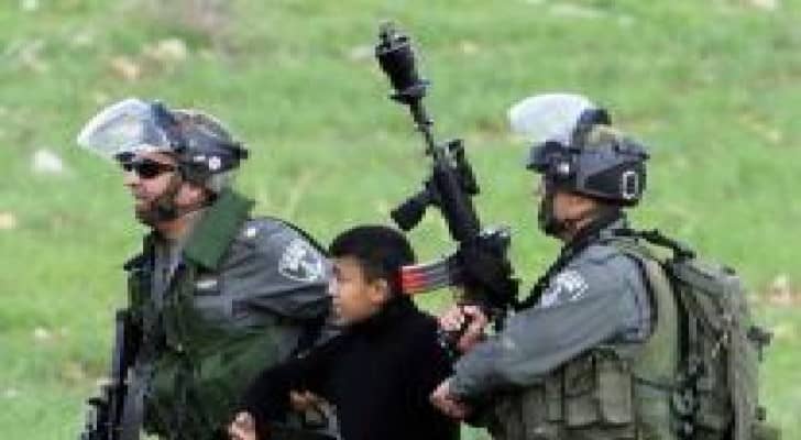 قوات الاحتلال تعتقل طفلا من القدس