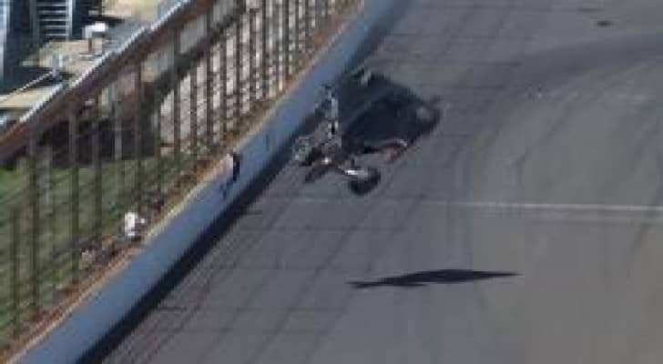 بالفيديو.. نجاة بطل سباقات من حادث مرعب انقلبت به سيارته في الهواء