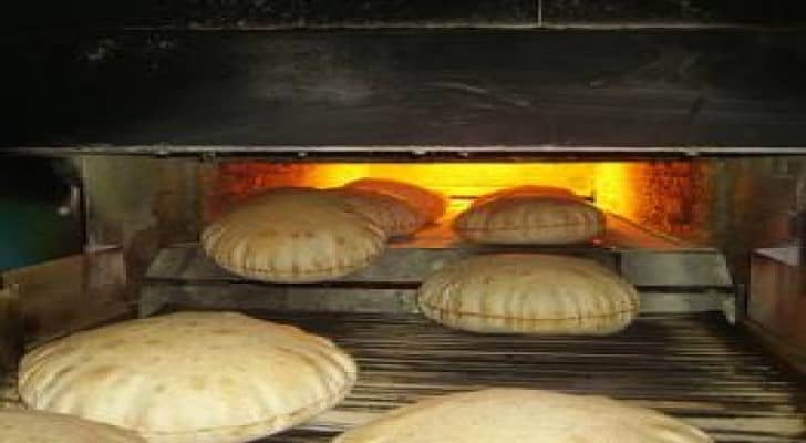 أحزاب ونقابات ونواب يرفضون (رفع الخبز)