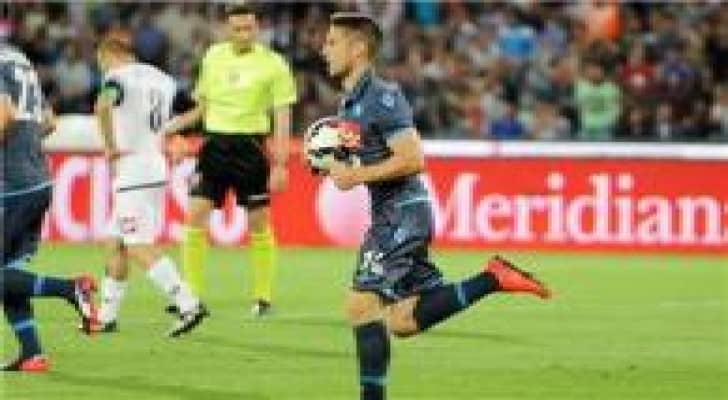 نابولي يجتاز تشيزينا بصعوبة في الدوري الإيطالي