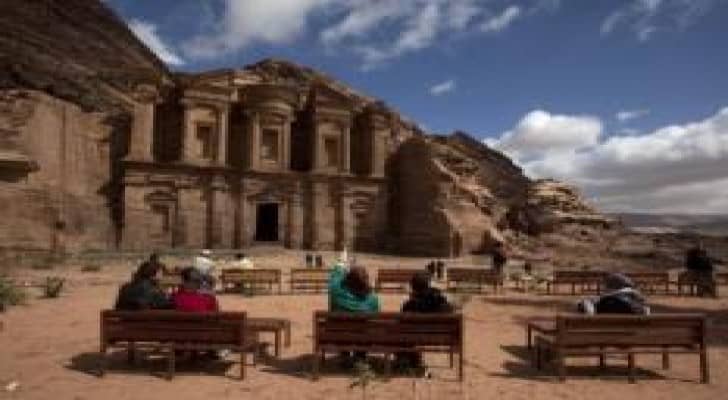 انخفاض الدخل السياحي في الأردن 15%