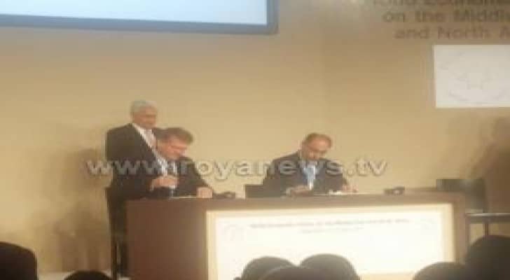 الحكومة توقع مع عدد من المستثمرين اتفاقيات "انطلاقة متجددة"